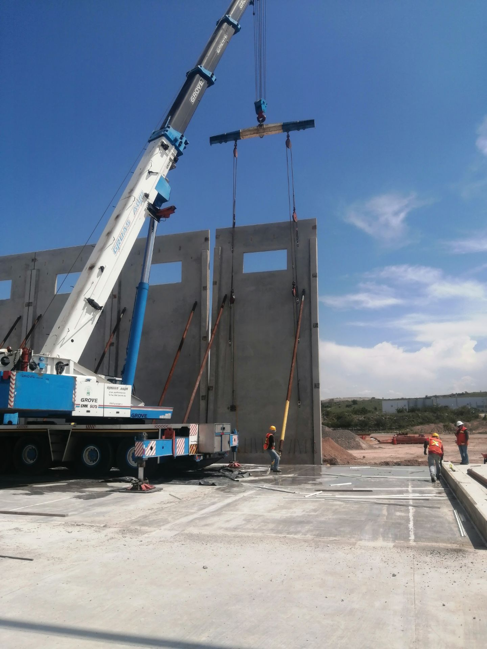 MUROS TILT-UP CON CERTIFICACIÓN INTERNACIONAL MUROS TILT-UP CON CERTIFICACIÓN INTERNACIONAL